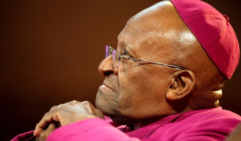 Morre Desmond Tutu, símbolo da luta contra o apartheid e Nobel da Paz