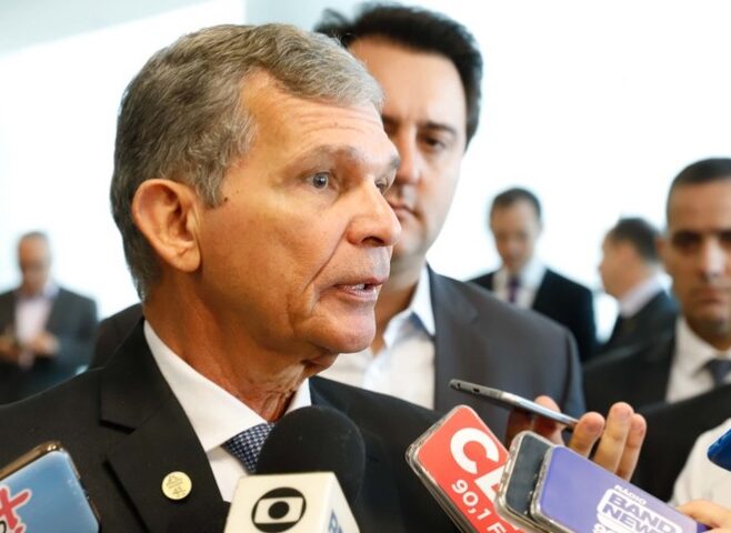 Bolsonaro demite presidente da petrobras