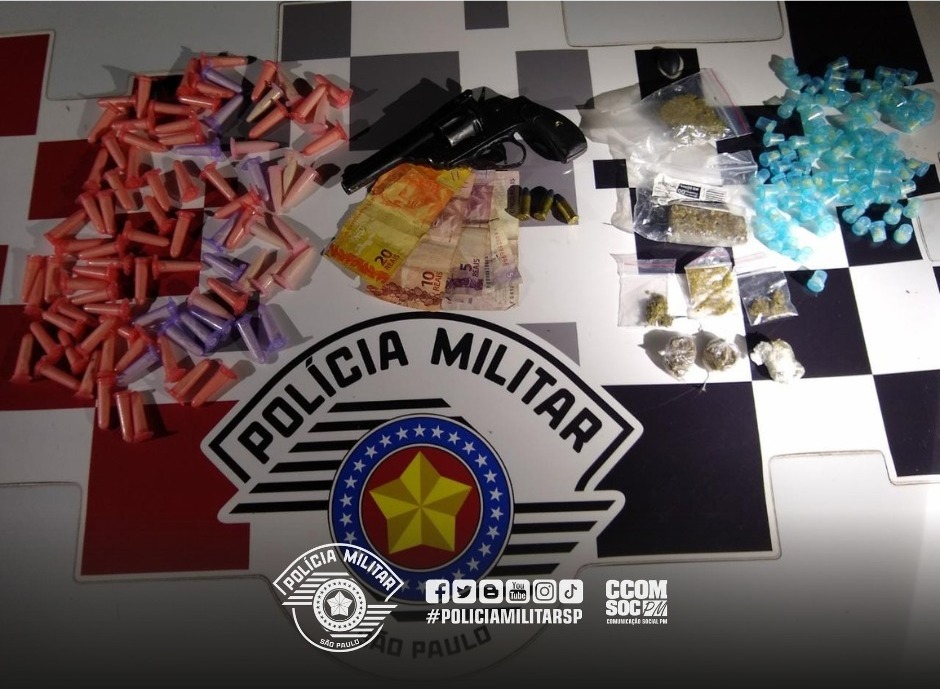 Polícia Militar De Jacareí Apreende Mais De 80 Pinos De Cocaína E ...