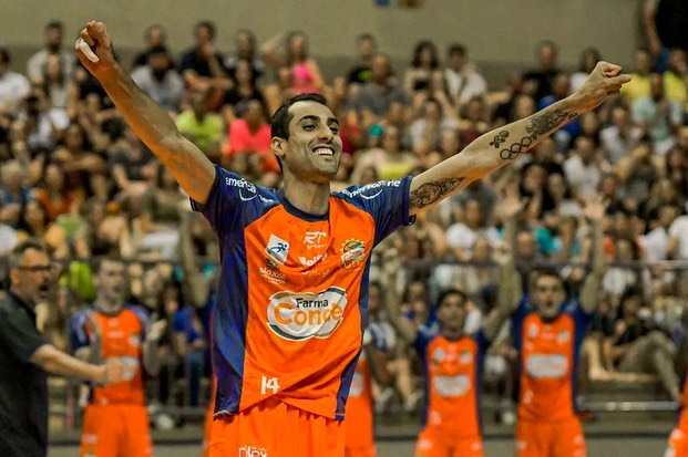 Conheça Douglas Souza, o jogador de vôlei que conquistou a web em Tóquio