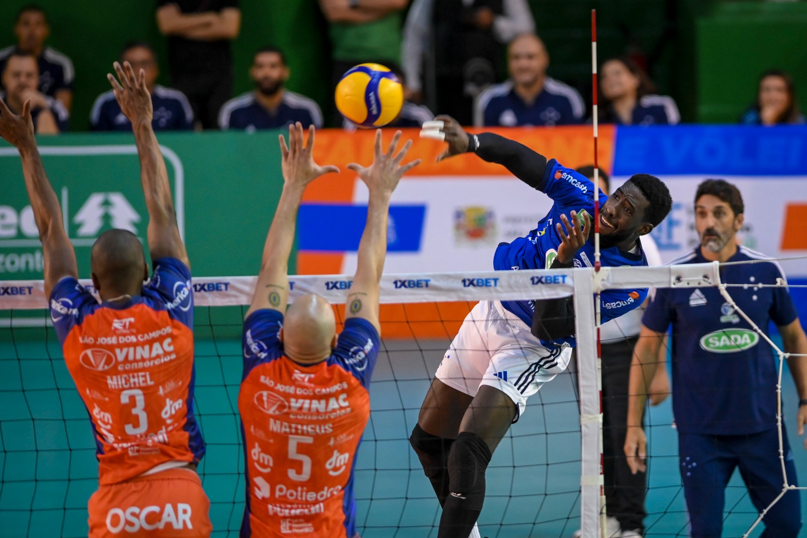 Farma Conde Vôlei São José é superado pelo Suzano Vôlei no tie-break