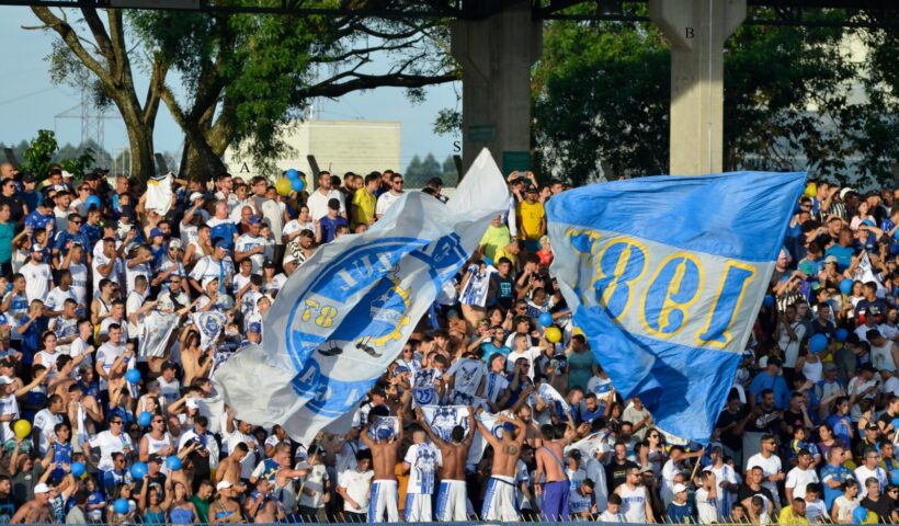 Torcedores do São José EC presentes no Martins Pereira. Foto: Ademar dos Santos Barbosa