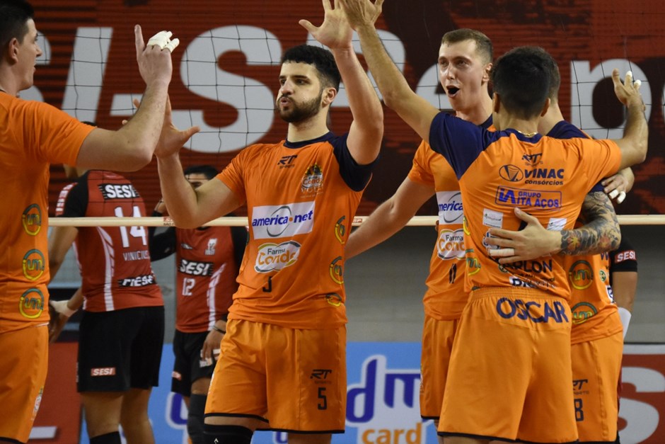 Vôlei São José é superado no tie-break pelo Suzano no ginásio da