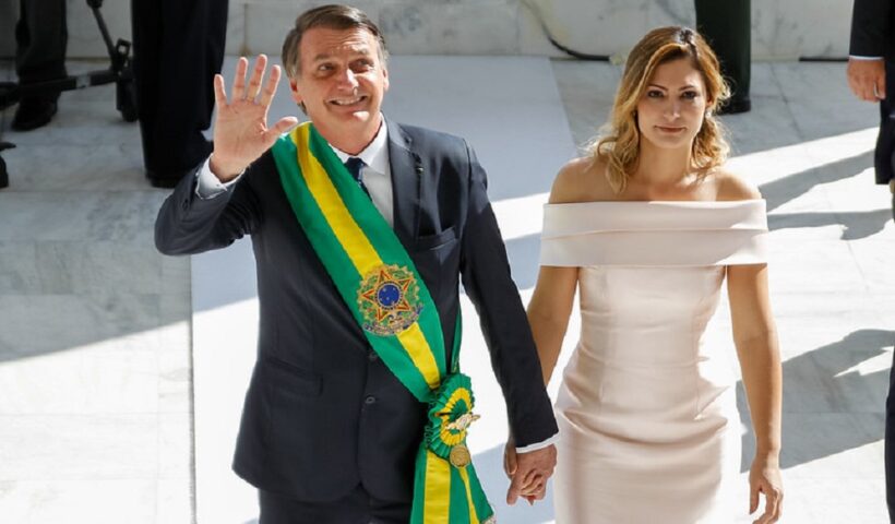 Câmara de São José aprova título de cidadão joseense para casal Bolsonaro